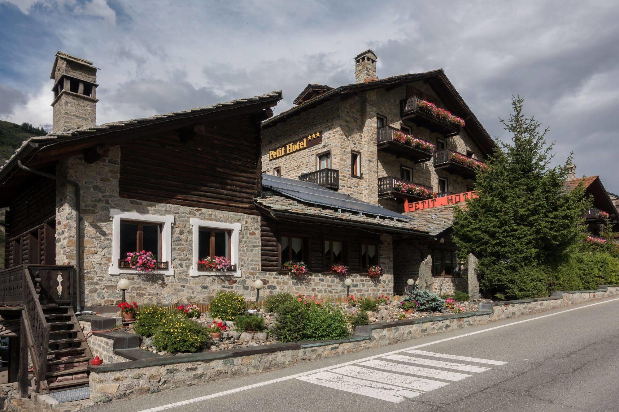 Petit Hotel Cogne Eksteriør bilde